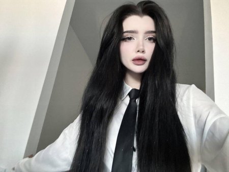 Бледная девушка