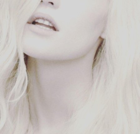 Бледная девушка