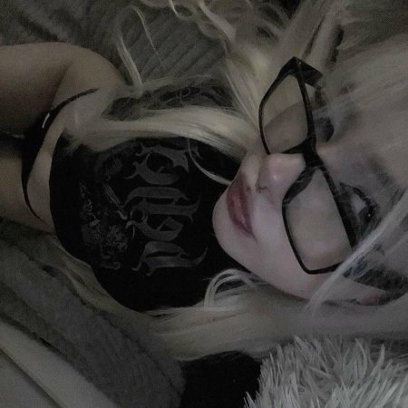 Эмо девушка