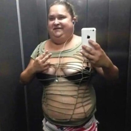 Толстая девушка селфи