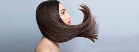 Девушка с гладкими волосами