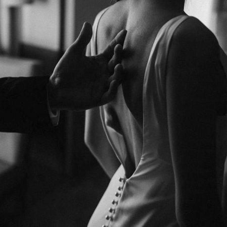 Прикосновения мужчины к женщине