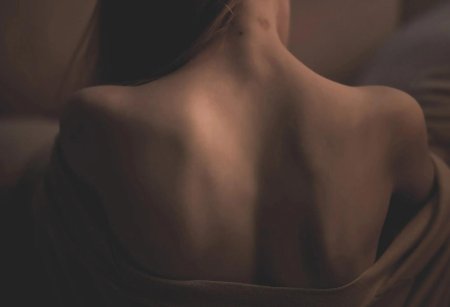 Девушка со спины Эстетика