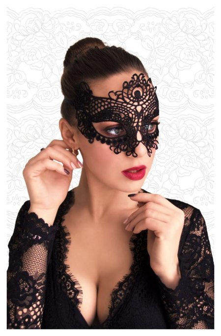 Кружевная маска