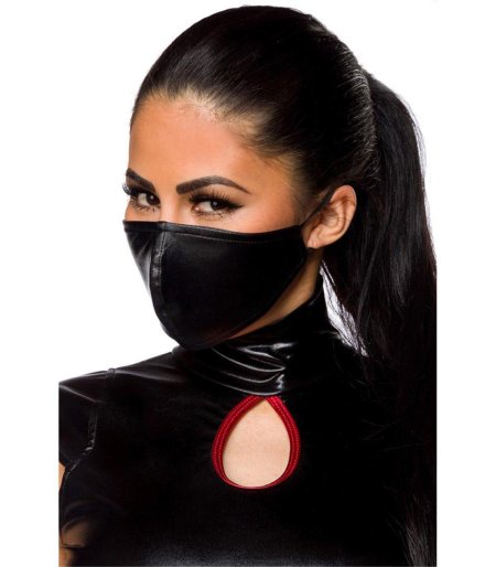 Левушка в черноц масее