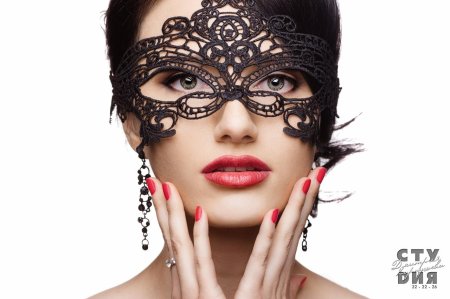 Кружевная маска