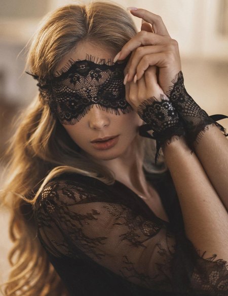 Кружевная маска