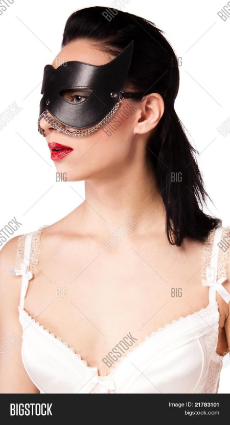 Топик девушки в маске