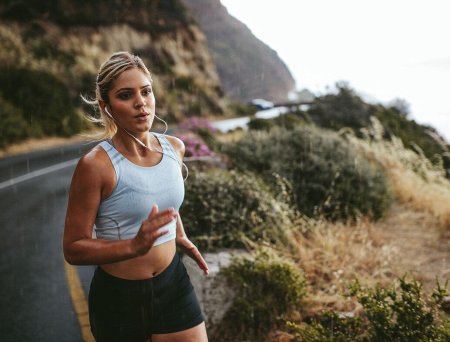 Бег девушки