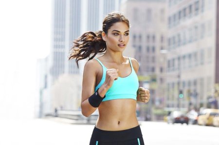 Бег девушки