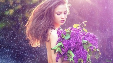 Девушка с сиренью