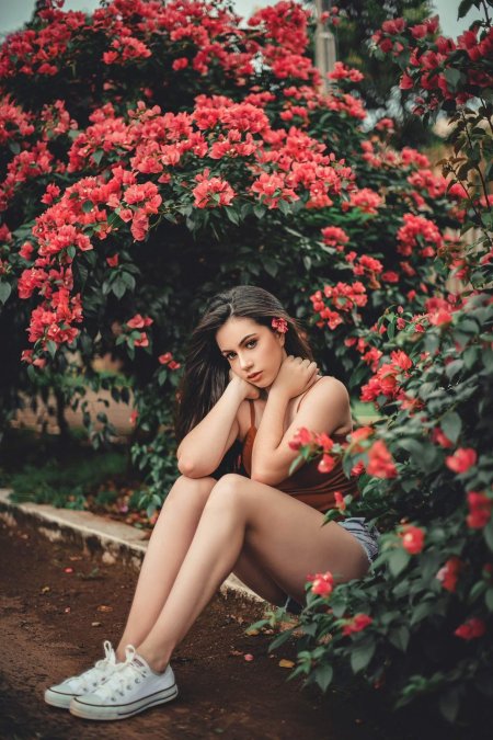 Фотосессия с цветущими кустами