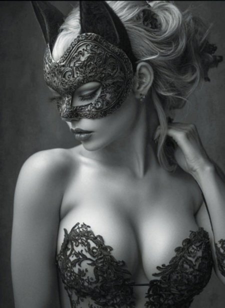 Дама в маске