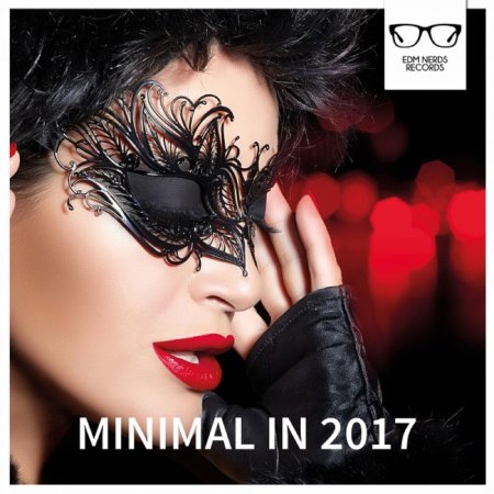 Девушка в маскарадной маске