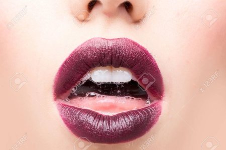 Фиолетовые губы