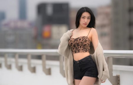 Красивая азиатка