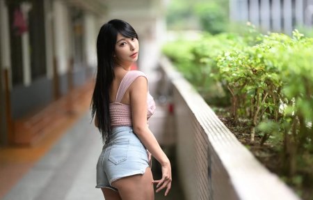 Азиатская девушка