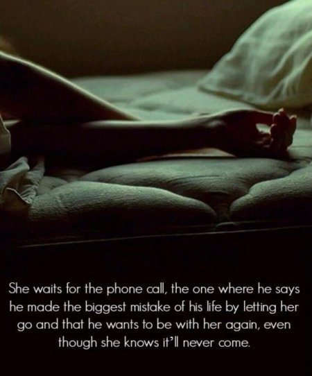 Девушка в кровати ночью