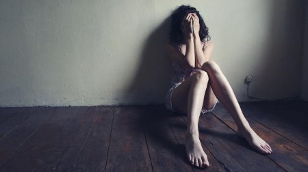 Депрессивная девушка