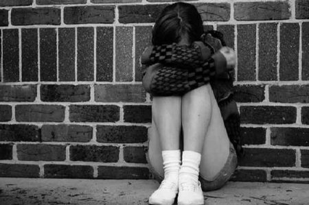 Грустная девушка