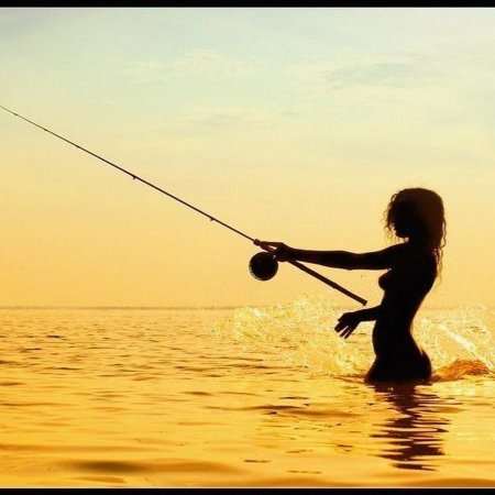 Девушка с удочкой