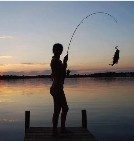 Девушка с удочкой