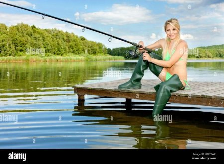 Девушка с удочкой