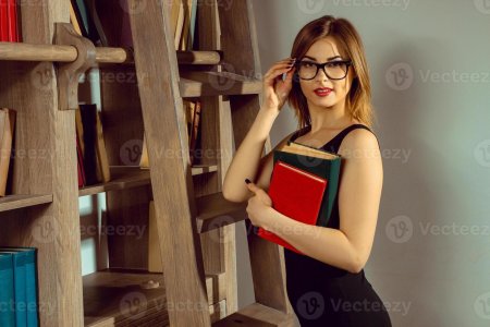 Библиотекарь в очках