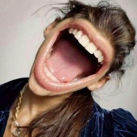 Баба с большими зубами