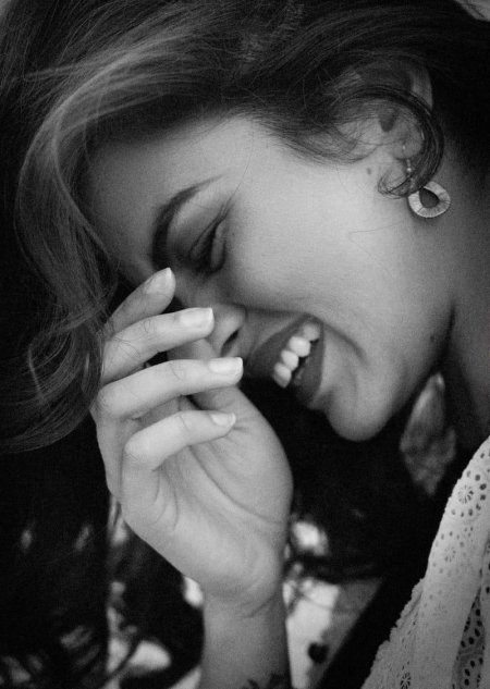 Смех девушки