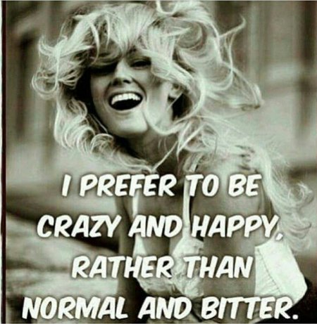 Девушка смеется