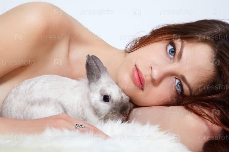 Девушка кролик