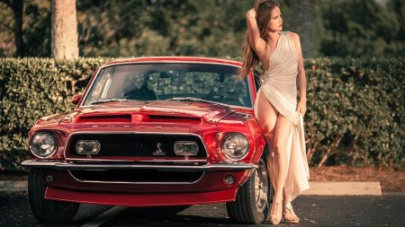 Ford Mustang 1967 с девушкой