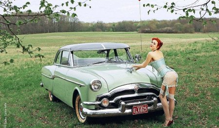 Девушки и ретро автомобили