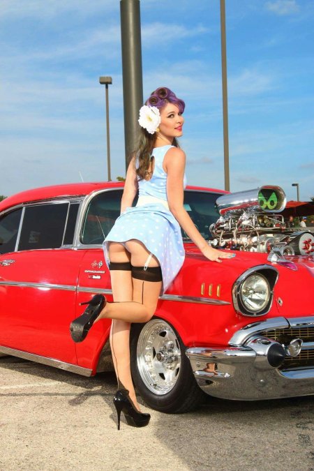Ретро машины и девушки