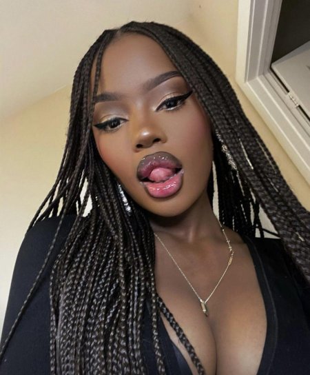 Темнокожая женщина