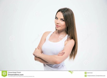 Девушка сложила руки