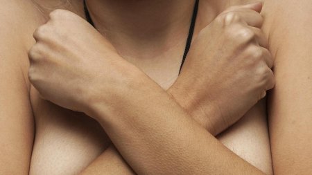 Прикрытая грудь