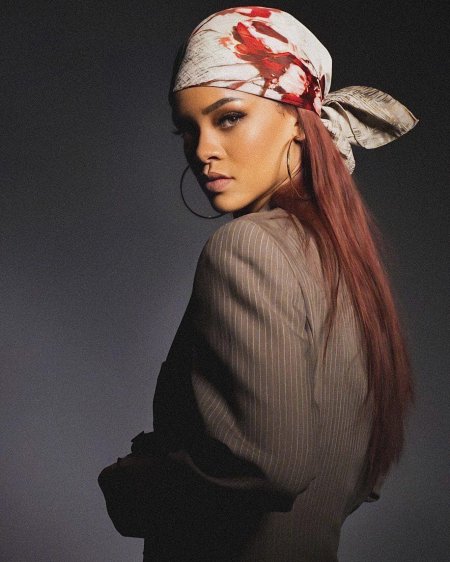 Рианна в бандане
