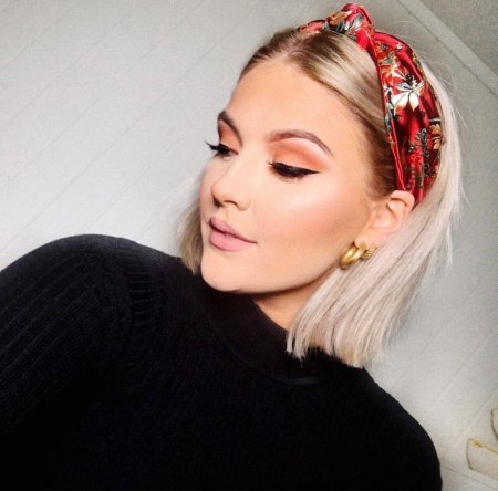 Прическа с повязкой