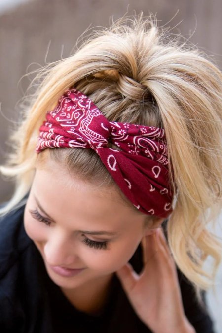 Прическа с банданой