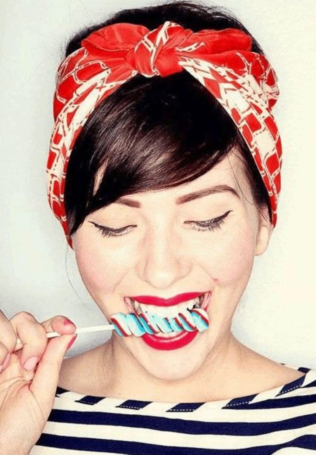 Девушки в платках на голове