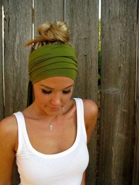 Прическа с повязкой