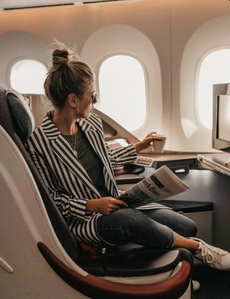 Девушка в самолете