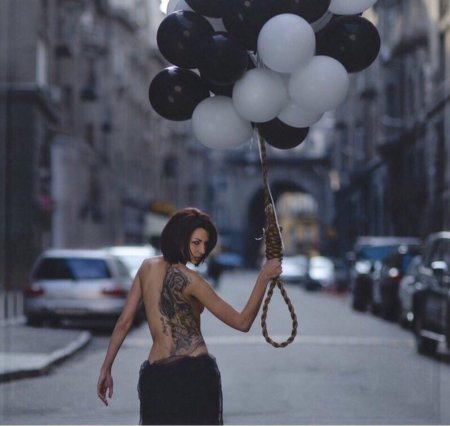 Девушка с воздушными шарами