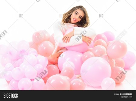 Девушка с шарами