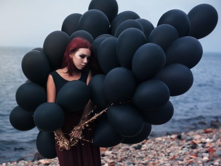 “Черный шар” (the Black Balloon), 2008