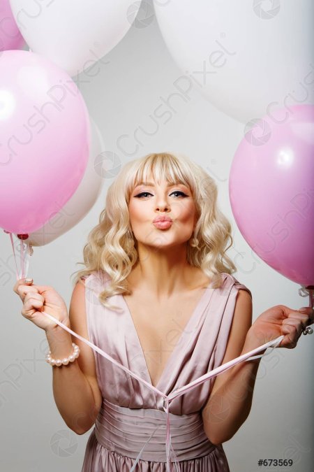 Девушка с воздушными шарами