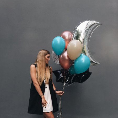 Девушка с воздушными шарами