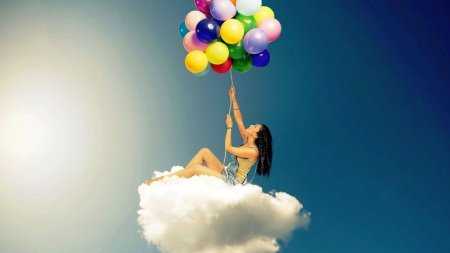 Девушка с шариками